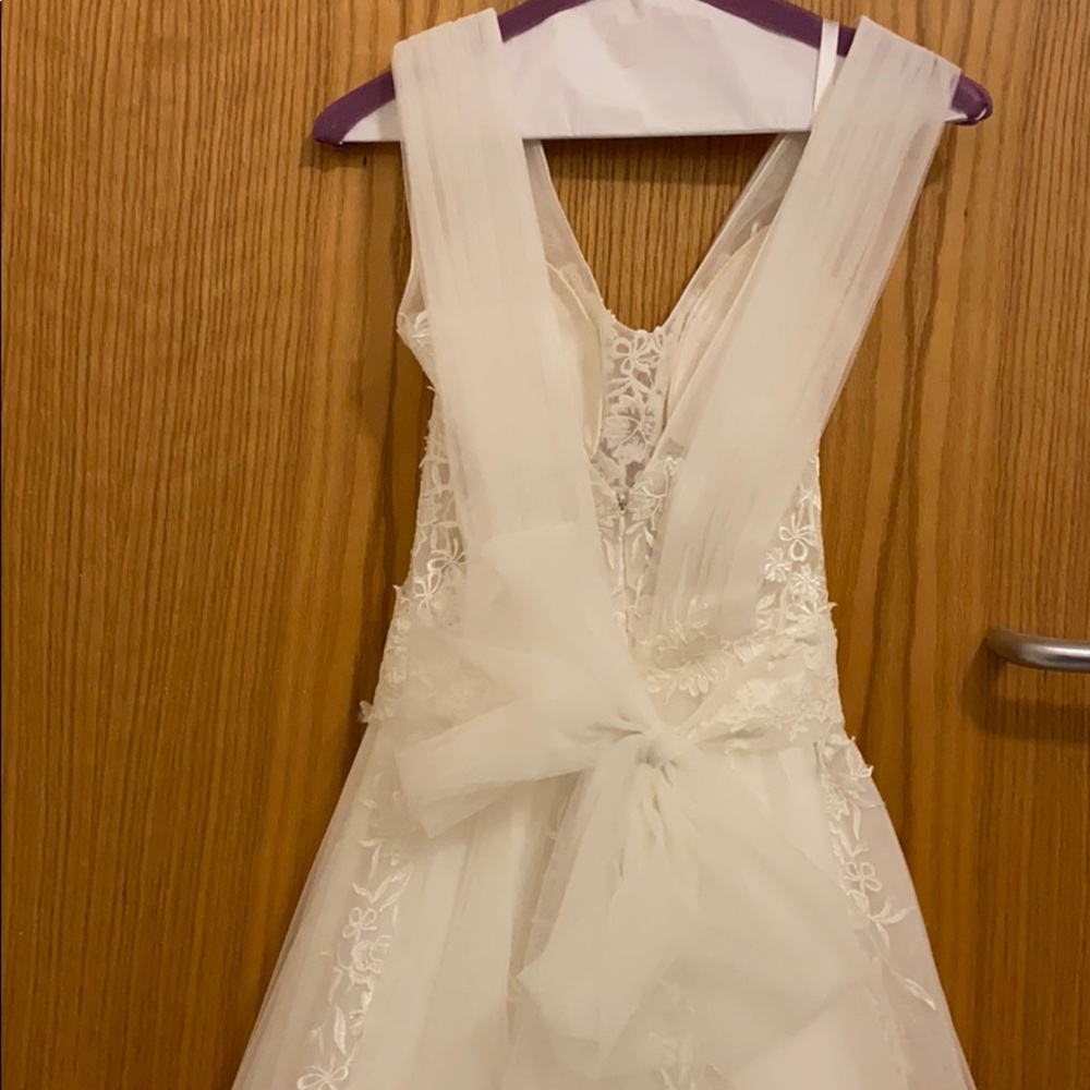 Wedding dress - Picture 4 of 8